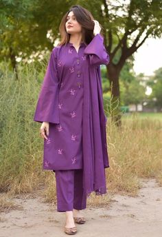 Pakistani Kurti Designs, Simple Dress Casual, Pakistani Fashion Casual, Stylish Short Dresses, Pakistani Fancy Dresses, Pakistani Dresses Casual, Women Dresses Classy, Modest Dresses Casual