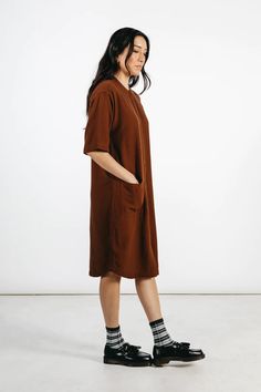 Signe Dress / Russet Chevron – Bridge & Burn American Express Credit Card, Banded Collar Shirts, Collared Shirt Dress, Cozy Cardigan, Band Collar, Elbow Length Sleeve, Collar Shirts, The Knee, Autumn Fashion