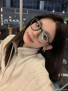 Asian Glasses Aesthetic, Glasses For Asian Women, Asian Selfies Poses, Glasses For Square Face Woman, Asian Girl With Glasses, Big Glasses Aesthetic, Ulzzang Glasses, Glasses Asian