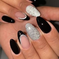 Silver Nails And Black, Christmas And Nye Nails 2024, Christmas Nail Black, Black Festival Nails, Black New Years Eve Nails, Black And Silver Gel Nails, Silver And Black Nail Designs, Black Silver Nails Design, Black Nails Christmas