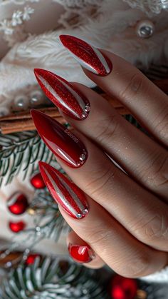 Xmas Nail Designs, Art Noel, Elegant Touch Nails, Red Nail Art Designs, Christmas Tree Nails, Candy Cane Nails, Christmas Gel, Red Christmas Nails, Festive Nail Art