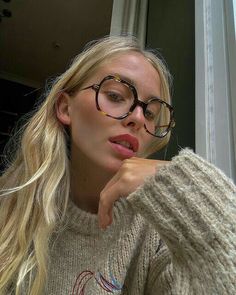 Specs Aesthetic, 2025 Aesthetic, Glasses Outfit, Glasses Inspiration, 2024 Moodboard, Big Glasses, Funky Glasses, Glasses Trends, نظارات شمسية