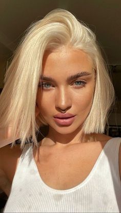 Bleach Blonde Bob, Kort Bob, Bleach Blonde Hair, Platinum Hair, Blonde Hair Looks, Haircut And Color