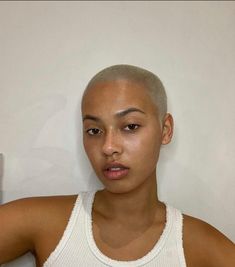 Short Platinum Blonde Hair, Bald Head Women, Shaved Hair Designs, Buzzed Hair