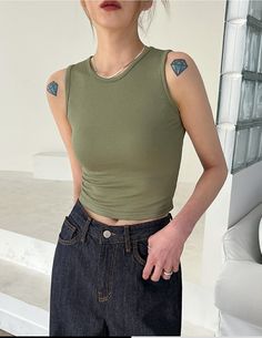 Green Sleeveless Top Outfit, Green Top Outfit Aesthetic, Green Tank Top Outfit, Green Tshirt Outfit, Sleeveless Top Outfit, Plain Tank Tops, Black Pants Outfit, Costume Inspo