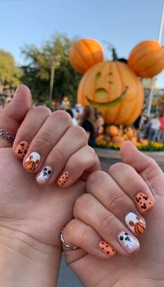 Disney Halloween Nails, Disneyland Nails, Disney Nail Designs, Black Halloween Nails, Mickey Nails, Holloween Nails, Halloween Acrylic Nails, Cute Halloween Nails, Pumpkin Nails