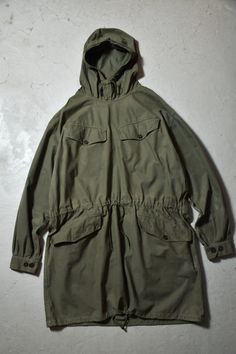 _ 1967s French Army Mountain Anorak It is scarce, beautiful in color, and features four large pockets that are slanted. There are cut pieces on the collar. The high collar is more windproof and visual. Size L Shoulders: 59cm Chest width Pit to pit: 62cm Length Length: 100cm Length of a kimono sleeve Sleeve 60cm Follow us: @ban_secondhand_goods Thank you for checking us out :) Vintage Green Parka For Outdoor, Vintage Khaki Windbreaker With Pockets, Vintage Green Parka For Streetwear, Vintage Khaki Long Sleeve Windbreaker, Vintage Green Long Sleeve Parka, Vintage Streetwear Parka With Pockets, Outdoor Parka With Stand Collar And Pockets, Vintage Winter Parka With Multiple Pockets, Vintage Outdoor Outerwear With Flap Pockets