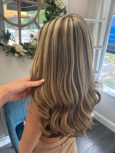 Blonde Highlight Inspo Hair, Brown Highlights Blonde Hair, Chunky Highlights With Layers, Chunky Blonde Highlights On Light Brown Hair, Light Brown Hair With Chunky Blonde Highlights, Blond Hair Brown Highlights, 90s Hair Highlights, Highlights Brown Hair Chunky, Chunky Honey Blonde Highlights