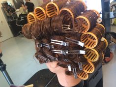 On base rollers and pin curls More Sandy Hair, Musical Hair, Hair Salon Design, Hair Straightening Iron, Cosmetology School, Hair Affair