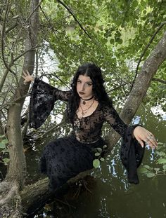 Witchy Cottage Core Aesthetic Outfit, Gothic 50s Fashion, Dark Cabaret Fashion, Dark Moody Outfits, Witch Photoshoot Outfit, Witches Photoshoot Ideas, Gothic Autumn Outfit, Fall Gothic Outfits, Ethereal Goth Outfit