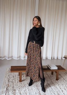 Long skirt Elastic at the waist Split in the bottom Not lined Sizes: S-M / M-L S-M: Length 37.80 in - Width 10.24 in M-L: Length 39.37 in - Width 11.81 in Our models wear the Black Joela Sweater Contexture : 100% polyester Handwash recommended Rainy Weather Outfits, Skirt Outfit Fall, Fall Skirt, Skirt Outfits Fall, Long Maxi Skirt, Long Skirt Outfits, Cottagecore Outfits, Winter Skirt Outfit, Hippie Style Clothing