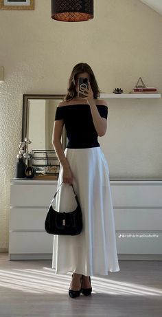 Cute Skirt Outfits For Work, Silk Casual Outfit, Fashion Inspo Outfits Classy, Elegance Outfits For Women, Silk Winter Outfit, Elegant And Chic Outfits, Up Shoulder Outfit, Tops To Wear With Black Skirt, Fitted Skirt Outfits Classy