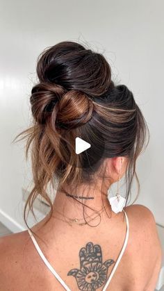 10 Chic Bun Hairstyles You’ll Love This Season Pixie Haircut Fine Hair, Beach Hairstyles For Long Hair, Hoco Hair Ideas Down, Hoco Hair Ideas Medium, Prom Hairstyles For Long Hair, Long Hair Updo, Pool Hairstyles