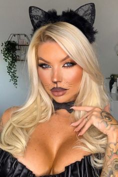 easy halloween makeup Cat Makeup Halloween Pretty, Cat Costume Makeup, Catwoman Makeup, Black Cat Makeup, Simple Cat Makeup, Strong Cat, Easy Halloween Makeup Ideas, Makeup Bold, Cat Halloween Makeup