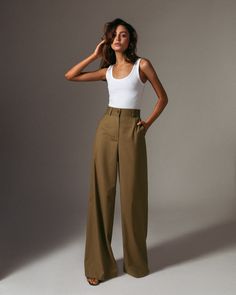 Tank Top And Trousers Outfit, Rok Midi, Sandal Tali, Looks Chic, 가을 패션, Looks Style, Mode Inspiration, Outfits Casuales