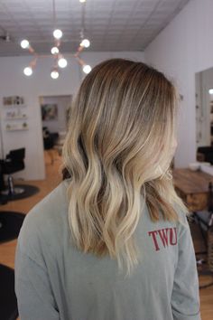 Bronde Balayage Mid Length Hair, Blonde Balayage With Natural Roots, Blonde Balayage Shoulder Length Hair, Bayalage Dirty Blonde, Partial Blonde Balayage, Light Brown To Blonde Balayage, Balayage On Dirty Blonde Hair, Medium Length Blonde Balayage, Brown Hair Dyed Blonde