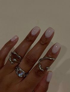 Besutiful gel manicure easy everyday to change your look👀 Milky Nails, Classy Acrylic Nails, Pretty Hands