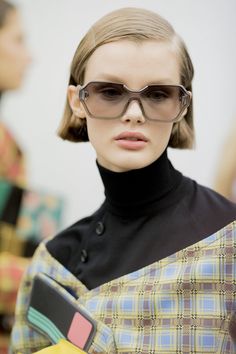 Prada Spring 2017 rtw - behind the scenes Red Bob Haircut, Vogue Editors, Fashion Week Backstage, Runway Hair, Models Backstage, Runway Beauty, Prada Spring, Hair Trend, Huntington Whiteley