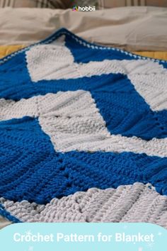 a blue and white crochet afghan on a bed with text overlay that reads, crochet pattern for blanket