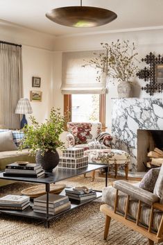 15 Best Tips To Decorate A Living Room: From Start to Finish - the decorholic A Living Room, Decorating Tips, Creative Ideas, Living Room, Bed