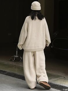 Effortless Comfort: Relaxed Wide-Leg Solid Color Pants Comfy Two Piece Outfit, Knit Pant Outfit, Knit Pants Outfit, Moodboard Branding, Cannes 2024, Tomboy Femme, Female Pants, Wool Knitting, Color Pants