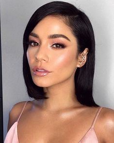 #makeup #softmakeup #pastelpinkmakeup #vanessahudgens #glowingmakeup #lipgloss #celebritymakeup #amas #2018amas #amasmakeup Smink Inspiration, Glowing Makeup, Soft Makeup, Stil Inspiration, Long Black Hair, Vanessa Hudgens, Celebrity Makeup