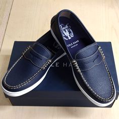 Brand New Cole Haan Men's Pinch Weekender! Peacoat Leather/White Us Men 8 C13428 Navy Leather Casual Loafers, Moccasin Shoes, Black Men Fashion Swag, Leather Weekender, Moccasins Shoes, Cole Haan Men, Black Men Fashion, Cole Haan Shoes, Us Man