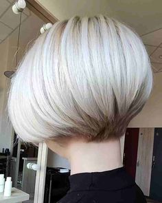 Short fine bob hair cut Stacked Bob Haircuts, Short Stacked Hair, Inverted Bob Haircuts, Stacked Haircuts, Angled Bob Hairstyles, Stacked Bob Hairstyles, Platinum Blonde Hair Color, Blonde Locks, Stacked Hair