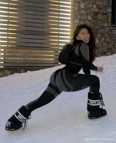 Baddie Snow Outfits, Snow Tubing Outfit For Black Women, Moon Boots Outfit Winter, Snow Outfits For Black Women, Skiing Aesthetic Outfits, Moon Boots Outfit, Ski Outfit For Women