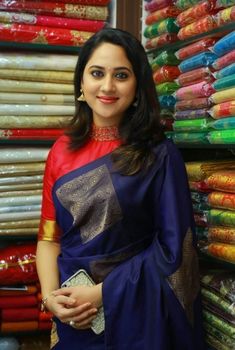 Blouse Designs High Neck, Pattu Saree Blouse Designs, Indian Saree Blouses Designs, Silk Saree Blouse Designs, Simple Blouse Designs, Blouse Designs Silk, Elegant Blouse Designs