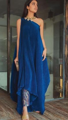 Indian Dresses For Women, Trendy Outfits Indian, Indian Dresses Traditional, Traditional Indian Outfits, Ethnic Outfits, Designer Party Wear Dresses, Boutique Dress Designs, Party Wear Indian Dresses, فستان سهرة