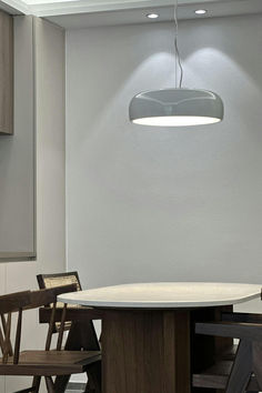 It is introducing the Smithfield Pendant Light by Mooijane - the perfect addition to any café or kitchen. Made with an aluminum body and a creamy white diffuser, this modern and sleek light exudes elegance. Its minimalist design is sure to enhance any culinary atmosphere.