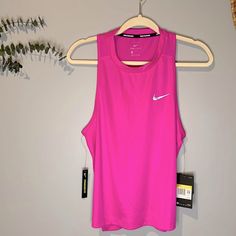 Super Cute Nike Sleeveless Shirt Dry Fabric Size S Sleeveless Gym Top For Spring, Nike Racerback Tops For Spring, Nike Sleeveless Sports Vest, Nike Sporty Sleeveless Vest, Nike Sporty Sleeveless Tops, Nike Casual Sleeveless Vest, Casual Nike Sleeveless Vest, Sporty Sleeveless Nike Top, Sporty Sleeveless Tops For Spring