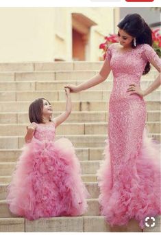 Dresses With Tulle, Pink Flower Girl, Mom Daughter Outfits, Mommy Daughter Outfits, Mother Daughter Fashion, Mother Daughter Matching Outfits, Mother Daughter Dresses Matching, Dresses With Lace, Tulle Ruffles