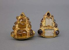 Pair of Ear Ornaments Inlaid with Stones  Period: Central Javanese period Date: Second half of the 8th–second half of the 10th century Culture: Indonesia (Java) Medium: Gold with inlaid stones Ancient Greek Jewelry, Heritage Jewellery, Snake Jewelry, Greek Jewelry, Royal Jewels