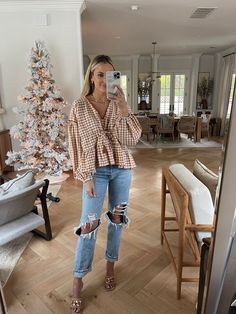 #boho #fall #winter #fashion Cute Fall Boho Outfits, Light Weight Fall Outfits, Boho Simple Outfit, Womens Jean Outfits, Fall Florida Outfits 2022, Simple Boho Outfits Casual, Outfit Inspo For Church, Cute Shopping Outfit, Casual Sunday Outfit Fall