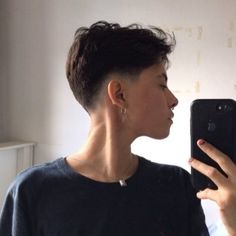 Short Lesbian Hair Haircut, Tomboy Hairstyles Short, Female Fade Haircut, Butch Haircuts, Lesbian Hair, Ftm Haircuts, Queer Hair, Haircut For Face Shape, Poofy Hair