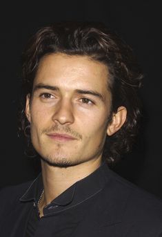 #orlandobloom #actor #hot #men #guy Black Haired Male Actors, Orlando Bloom Curly Hair, Spanish Actors Men, Lord Of The Rings Orlando Bloom, Will From Pirates Of The Caribbean, 2000s Celebrities Men, Orlando Bloom Lord Of The Rings, Orlando Bloom Hair, Orlando Bloom Early 2000s