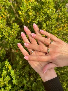 i am making it my life mission to figure out how to incorporate airbrush into every mani i do cause i’m addicted 🥹👉👈 Life Mission, Coral, Floral