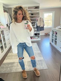 Fall Womans Outfits 2024, Outfit Ideas Day Out, Mall Of America Outfit, Taylor Frankie Paul Outfits, Dressy Mom Jeans Outfit, White In Fall Outfit, Estes Park Outfit, Cute Casual Mom Outfits Fall, Mom Jeans Outfit Fall Boots