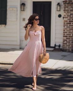 Stylish Spring Outfit, Feminine Clothing, Vestidos Color Rosa, Midi Dress Formal, Cozy Winter Outfits, Summer Inspo, Midi Dress Casual, Mid Length Dresses