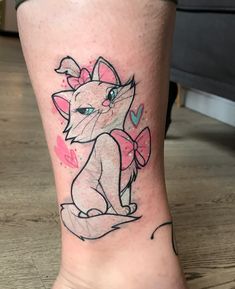 a cat tattoo on the leg of a woman's foot, with hearts around her ankles