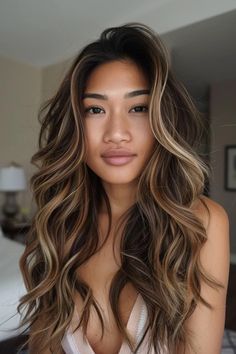 Woman with long, wavy hair and natural makeup, in a softly lit room. Highlights That Frame The Face, Hair Color For Brown Skin Highlights, Face Framing Caramel Balayage, Brunette Balayage Hair Long Layers, Hair Color Filipino Skin, Partial Highlights Dark Brown Hair, Balayage Hair Filipino, Light Hair For Tan Skin, Caramel Hair Brunette