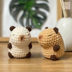 ASTETIC CAPI 🫐✨ Gift Bag Decoration, Baby Capybara, Amigurumi Plushies, Small Crochet Gifts, Keychain Amigurumi, Amigurumi Keychain, Crocheted Animals, Easy Crochet Animals, Crochet Keychain Pattern