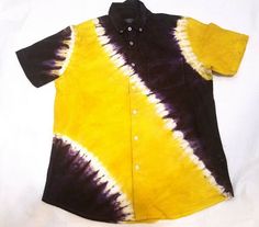 Diy Tie Dye Designs, Tie Dye Diy, Shirts Short Sleeve, Tie Dye Shirts, African Prints, Couture Sewing, Tie Dye Designs