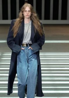 Runway Outfits, Coat Outfits, Daily Fashion, Look Fashion, Dive In, Minimalist Fashion, A Black