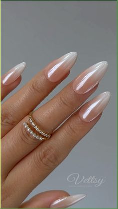 Pearl Chrome Nails Almond, Ombré Hailey Bieber Nails, Pearl Ombre Nails Almond, Gel Nails Chrome Ombre, Pearl Chrome Ombre Nails, Ombre French Nails With Chrome, Transparent Ombre Nails, French Ombre Nails With Chrome, Nude Ombre Chrome Nails