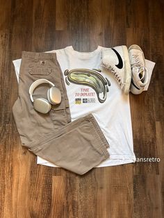 Cool Male Teacher Outfits, Guys Spring Outfits, Outfits With Collared Shirts, Easy Christmas Nails Short, Nails Simple Christmas, Christian Wallpaper Collage, Fall Christian Wallpaper, Nails Short Christmas, Wallpaper Christmas Aesthetic