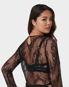 Push the boundaries of lingerie with the Cordelia top. This unique piece is designed to make a bold statement, effortlessly capturing attention and elevating any outfit. Captivating lacework lies at the core of this design, intricately crafted to blur the boundaries of fashion and art. Wear it as a standalone piece to create a striking look, or layer it under a blazer or jacket for a fashion-forward ensemble that exudes sophistication. Thigh Harness, Bluebella Lingerie, Thigh Chain, Soft Cup Bra, Soft Bra, Neck Chain, Body Jewellery, Body Measurements, Chain Lengths