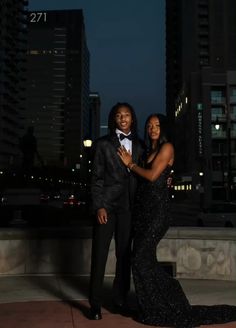 All Black Prom Couple Outfit, Black Couple Prom, Prom Picture Poses For Couples, Prom Couples Outfits, Couple Prom Pictures, Prom Pictures Couples Black, Couples Prom, Prom Photography Poses